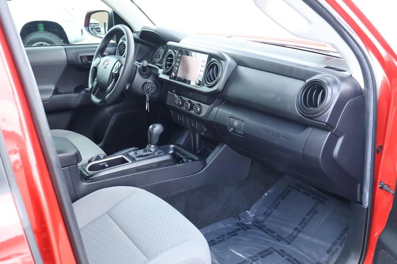 Toyota Tacoma Vehicle Full-screen Gallery Image 22