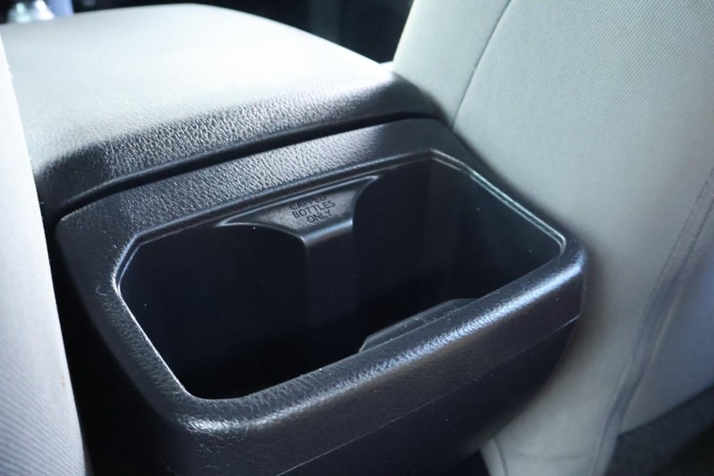 Toyota Tacoma Vehicle Full-screen Gallery Image 25