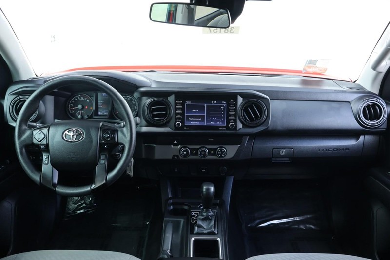 Toyota Tacoma Vehicle Full-screen Gallery Image 26