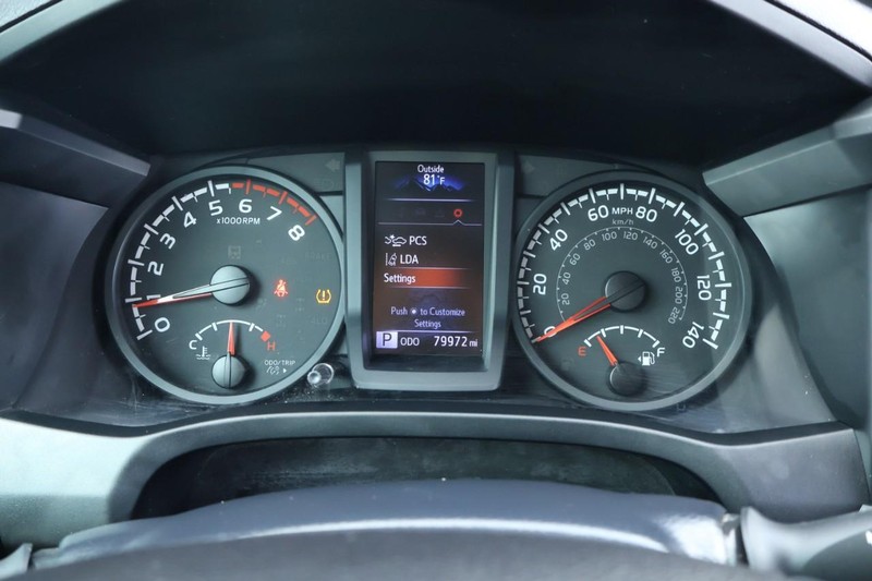 Toyota Tacoma Vehicle Full-screen Gallery Image 27