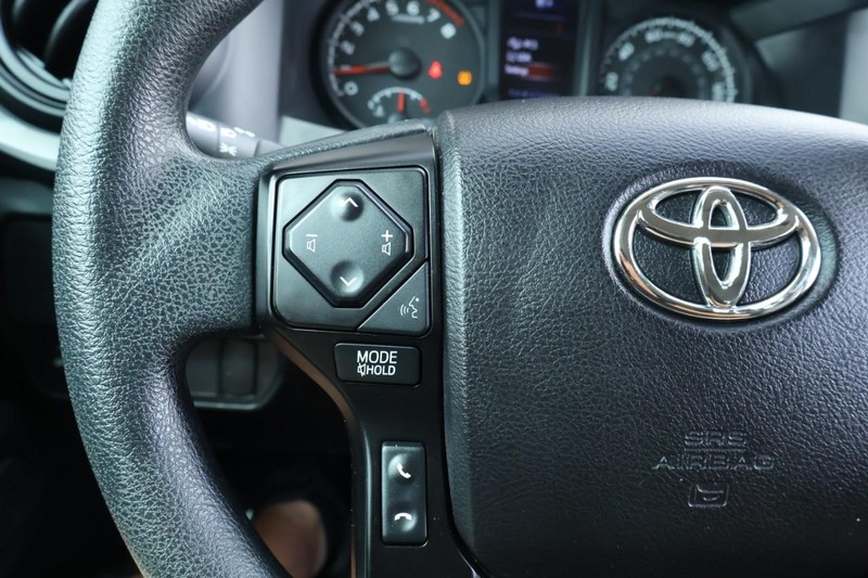 Toyota Tacoma Vehicle Full-screen Gallery Image 29