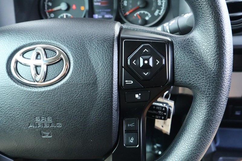 Toyota Tacoma Vehicle Full-screen Gallery Image 30