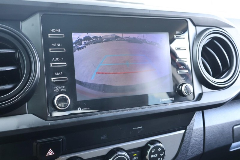 Toyota Tacoma Vehicle Full-screen Gallery Image 32