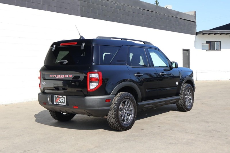 Ford Bronco Sport Vehicle Full-screen Gallery Image 05