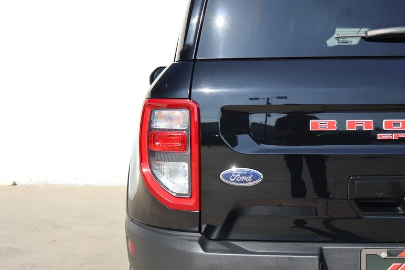 Ford Bronco Sport Vehicle Full-screen Gallery Image 07