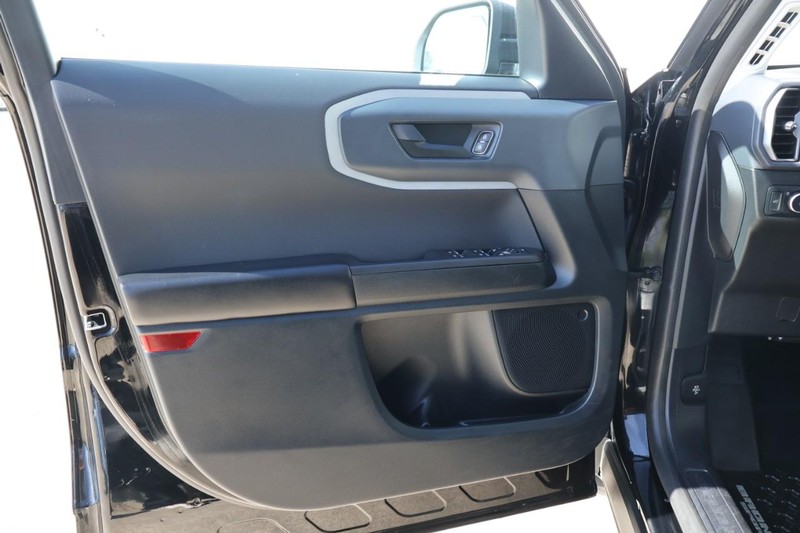 Ford Bronco Sport Vehicle Full-screen Gallery Image 15