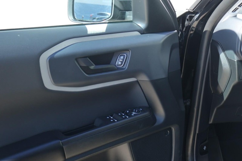 Ford Bronco Sport Vehicle Full-screen Gallery Image 16