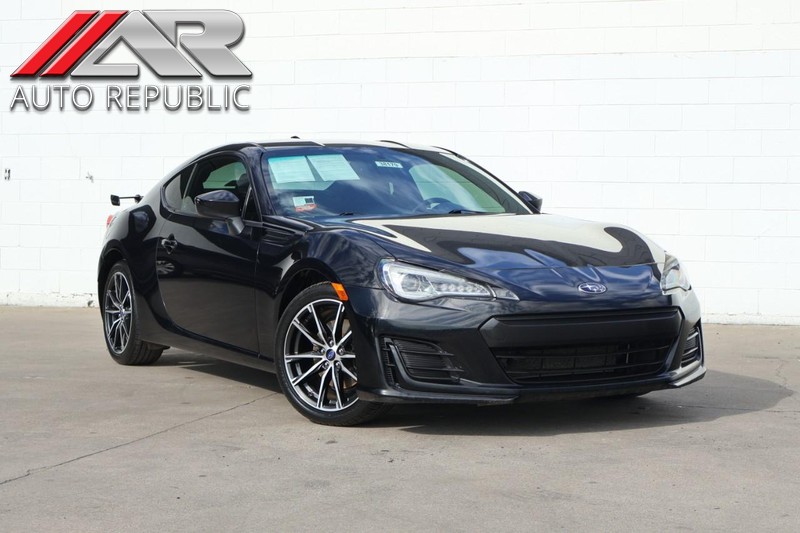 Subaru BRZ Vehicle Full-screen Gallery Image 01