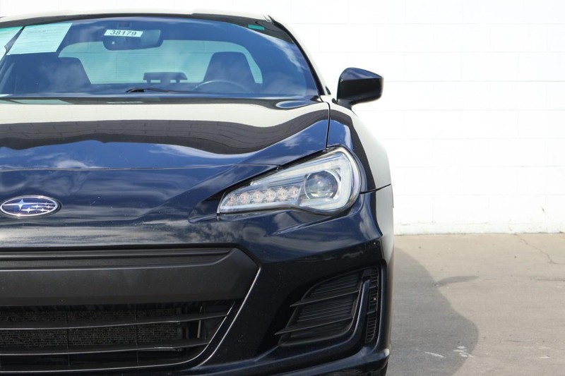 Subaru BRZ Vehicle Full-screen Gallery Image 03