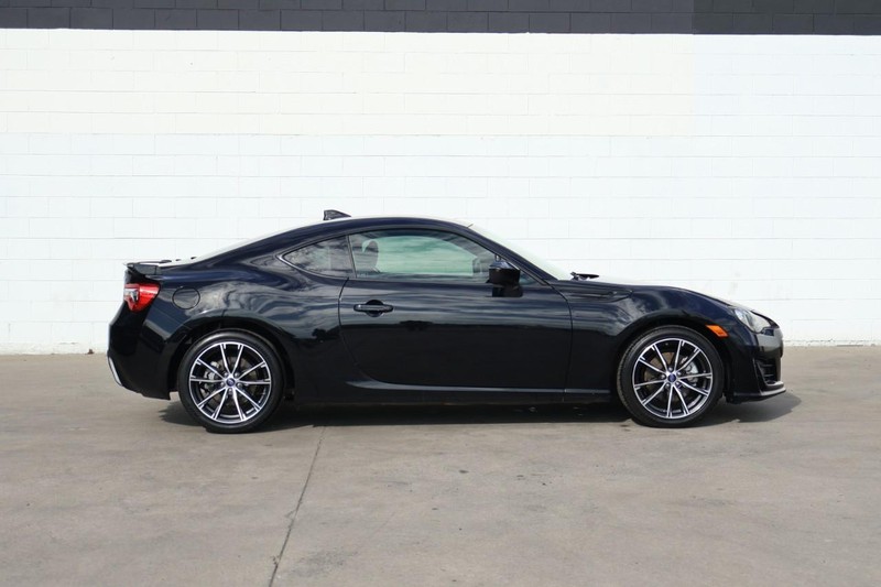 Subaru BRZ Vehicle Full-screen Gallery Image 04