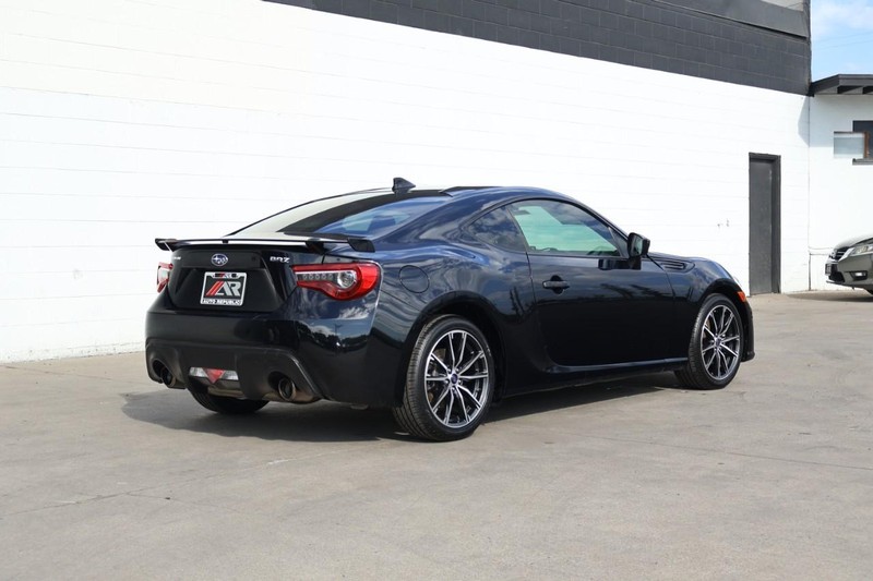 Subaru BRZ Vehicle Full-screen Gallery Image 05