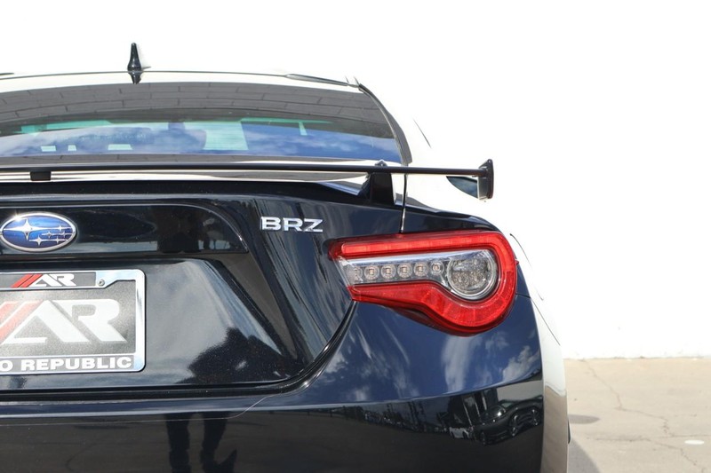 Subaru BRZ Vehicle Full-screen Gallery Image 07