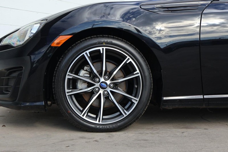 Subaru BRZ Vehicle Full-screen Gallery Image 14