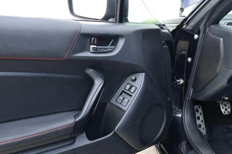 Subaru BRZ Vehicle Full-screen Gallery Image 16