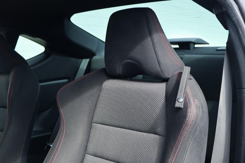 Subaru BRZ Vehicle Full-screen Gallery Image 19