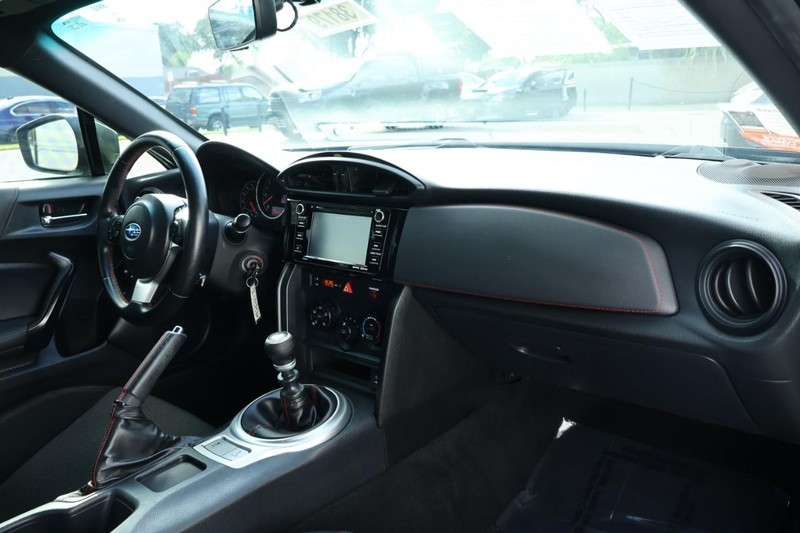 Subaru BRZ Vehicle Full-screen Gallery Image 20