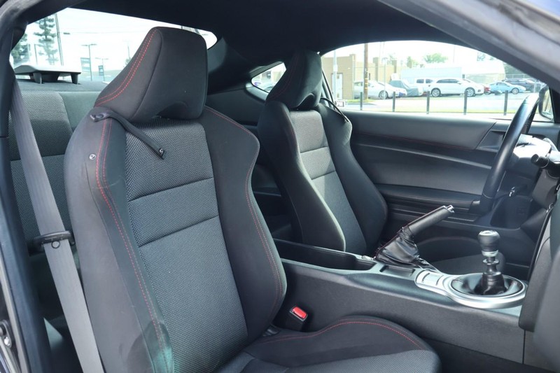 Subaru BRZ Vehicle Full-screen Gallery Image 21