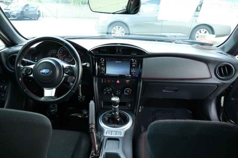 Subaru BRZ Vehicle Full-screen Gallery Image 23