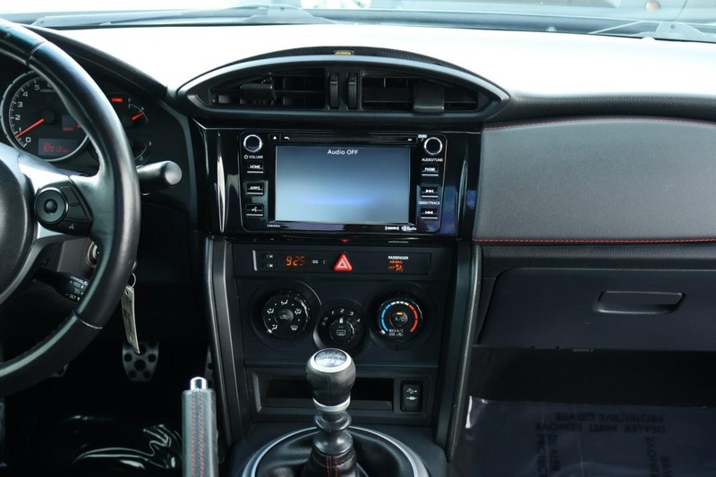 Subaru BRZ Vehicle Full-screen Gallery Image 27