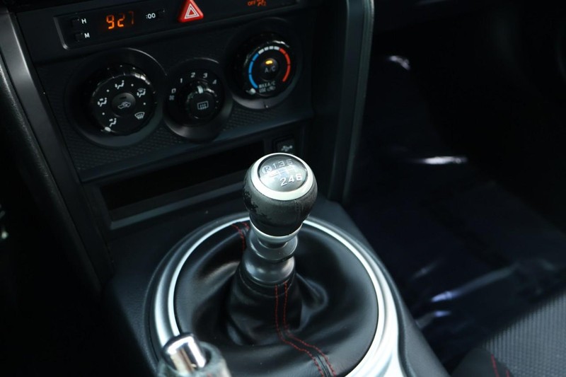 Subaru BRZ Vehicle Full-screen Gallery Image 30