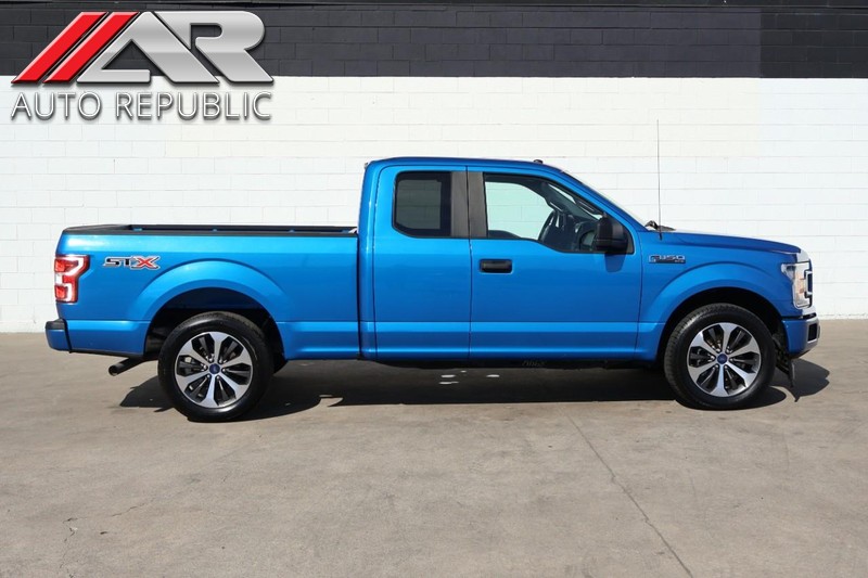 Ford F-150 Vehicle Full-screen Gallery Image 01