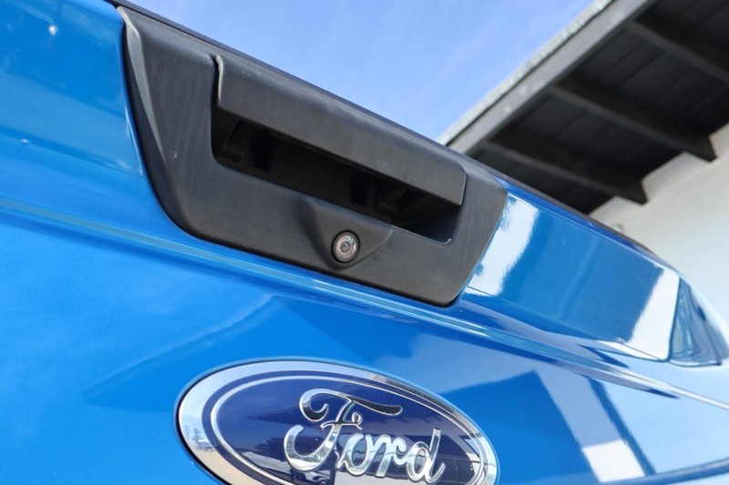 Ford F-150 Vehicle Full-screen Gallery Image 08