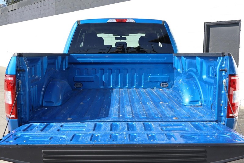 Ford F-150 Vehicle Full-screen Gallery Image 09