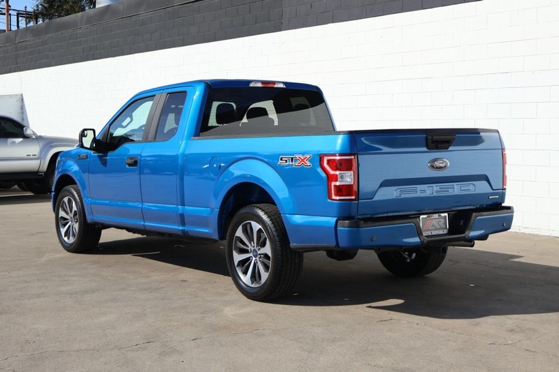 Ford F-150 Vehicle Full-screen Gallery Image 10
