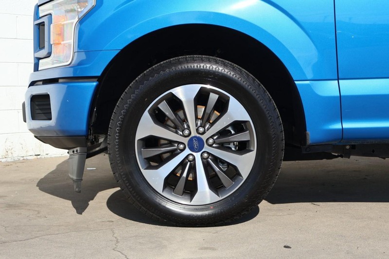 Ford F-150 Vehicle Full-screen Gallery Image 14