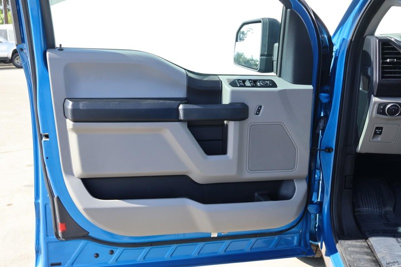 Ford F-150 Vehicle Full-screen Gallery Image 15