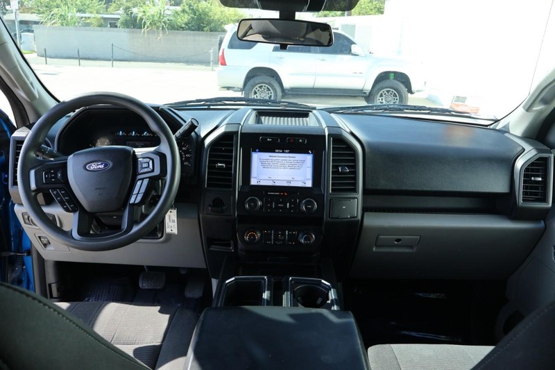 Ford F-150 Vehicle Full-screen Gallery Image 25