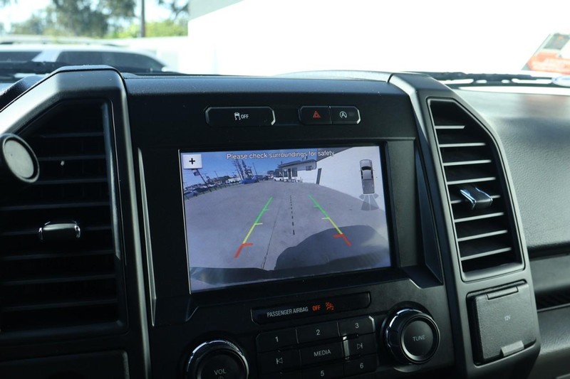 Ford F-150 Vehicle Full-screen Gallery Image 32