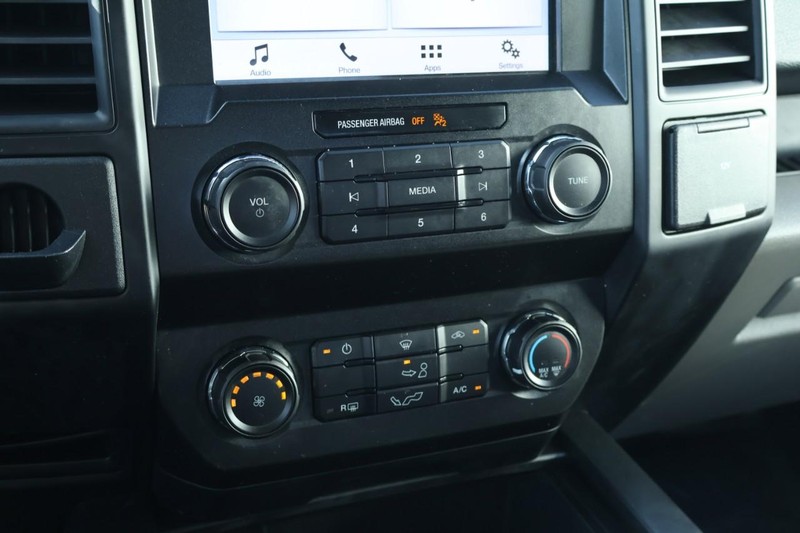 Ford F-150 Vehicle Full-screen Gallery Image 33