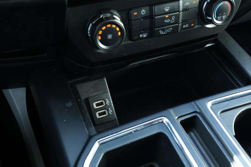 Ford F-150 Vehicle Full-screen Gallery Image 35