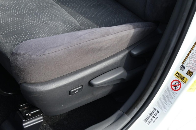 Toyota Prius V Vehicle Full-screen Gallery Image 18