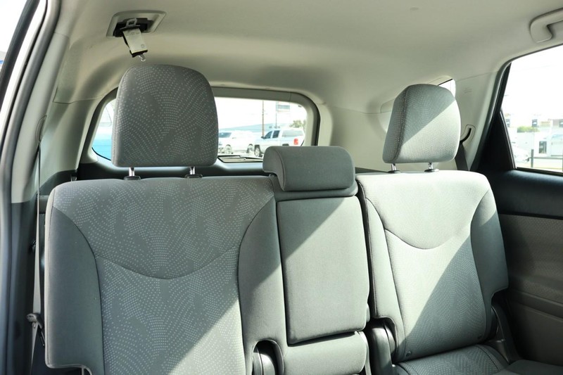 Toyota Prius V Vehicle Full-screen Gallery Image 24