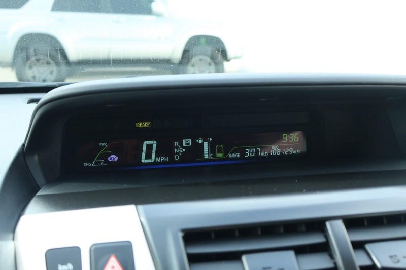 Toyota Prius V Vehicle Full-screen Gallery Image 26