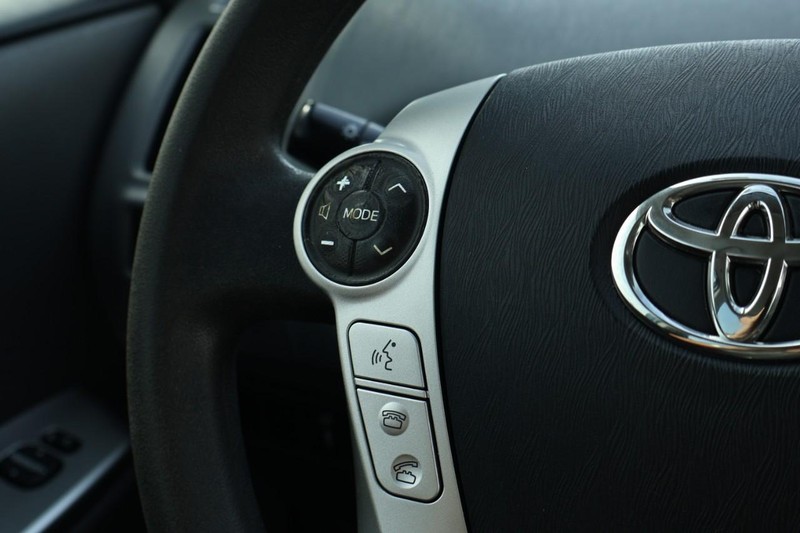 Toyota Prius V Vehicle Full-screen Gallery Image 28