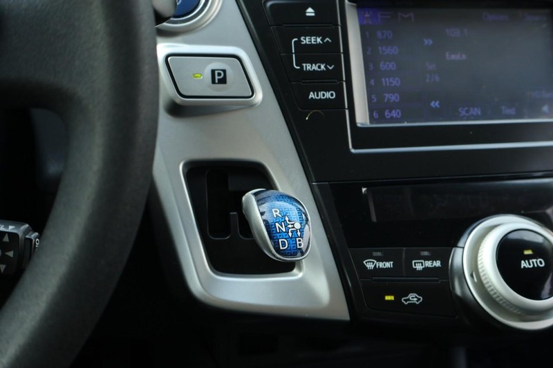 Toyota Prius V Vehicle Full-screen Gallery Image 34