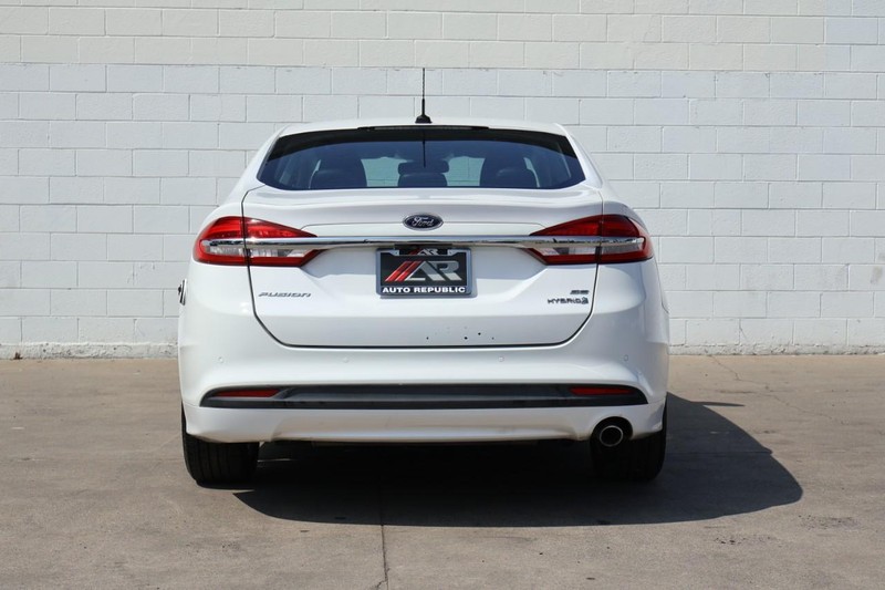 Ford Fusion Hybrid Vehicle Full-screen Gallery Image 06