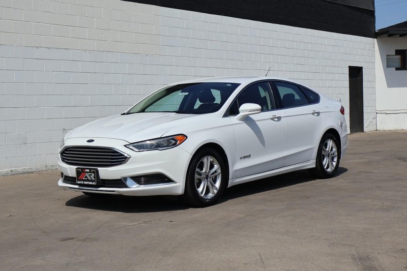 Ford Fusion Hybrid Vehicle Full-screen Gallery Image 12