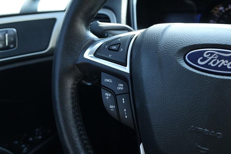 Ford Fusion Hybrid Vehicle Full-screen Gallery Image 29