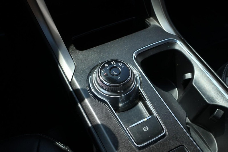 Ford Fusion Hybrid Vehicle Full-screen Gallery Image 38