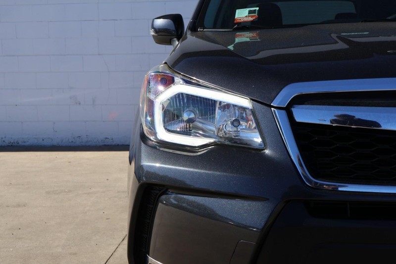 Subaru Forester Vehicle Full-screen Gallery Image 03