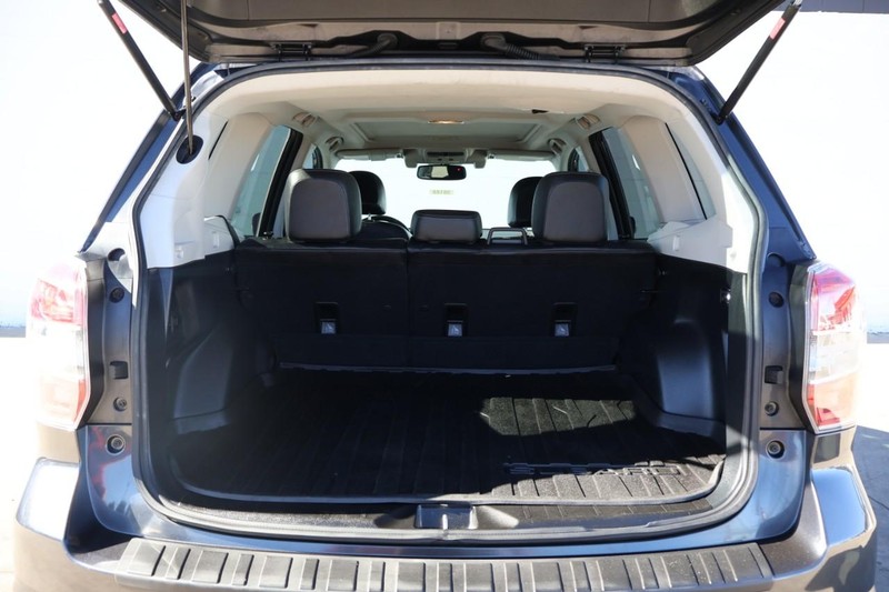 Subaru Forester Vehicle Full-screen Gallery Image 09