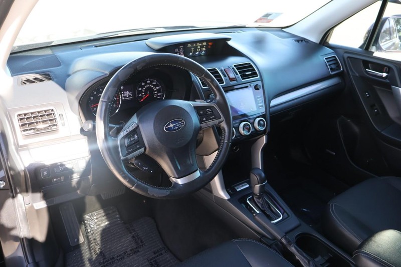 Subaru Forester Vehicle Full-screen Gallery Image 18