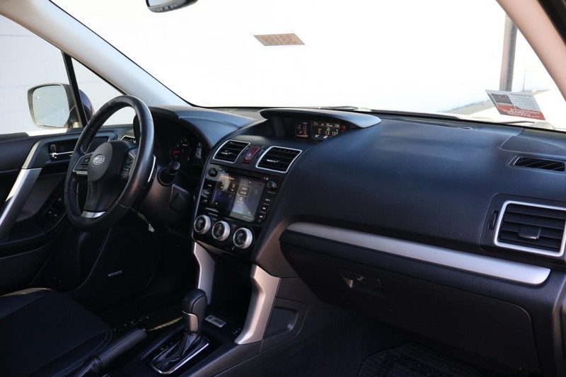 Subaru Forester Vehicle Full-screen Gallery Image 21