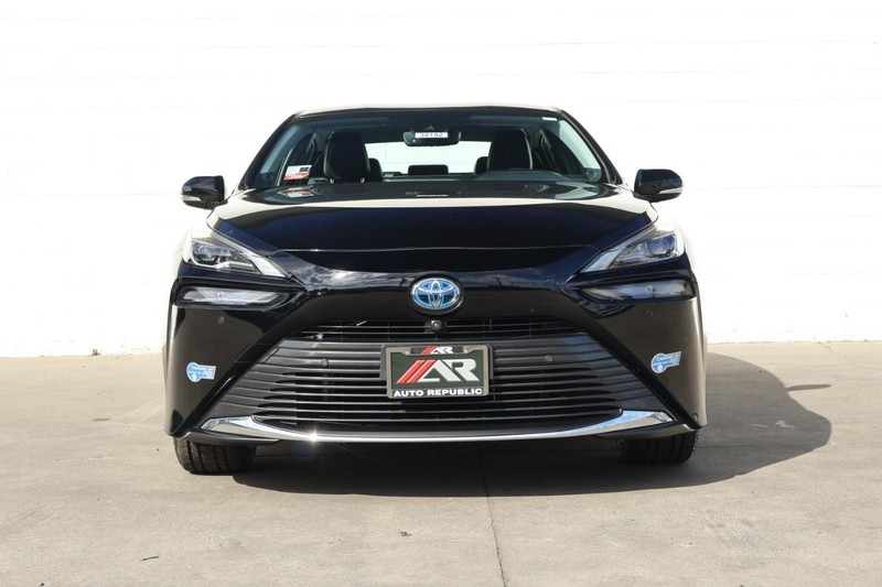 Toyota Mirai Vehicle Full-screen Gallery Image 02