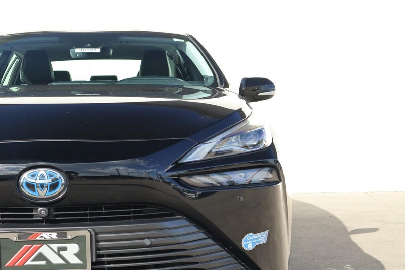 Toyota Mirai Vehicle Full-screen Gallery Image 03