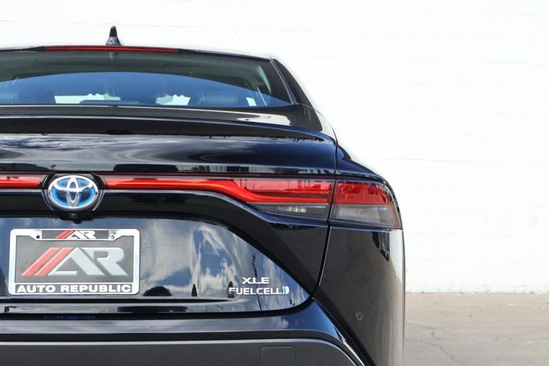 Toyota Mirai Vehicle Full-screen Gallery Image 07